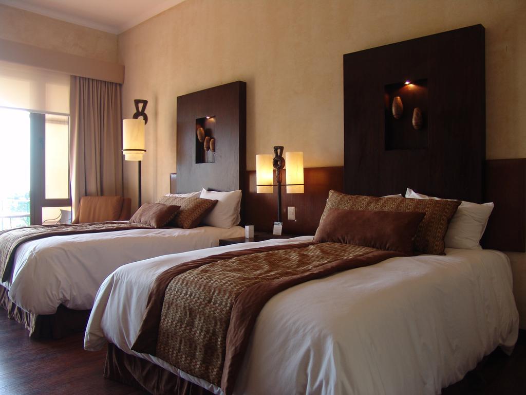 Hotel La Reunion Golf Resort And Residences Antigua Exterior photo