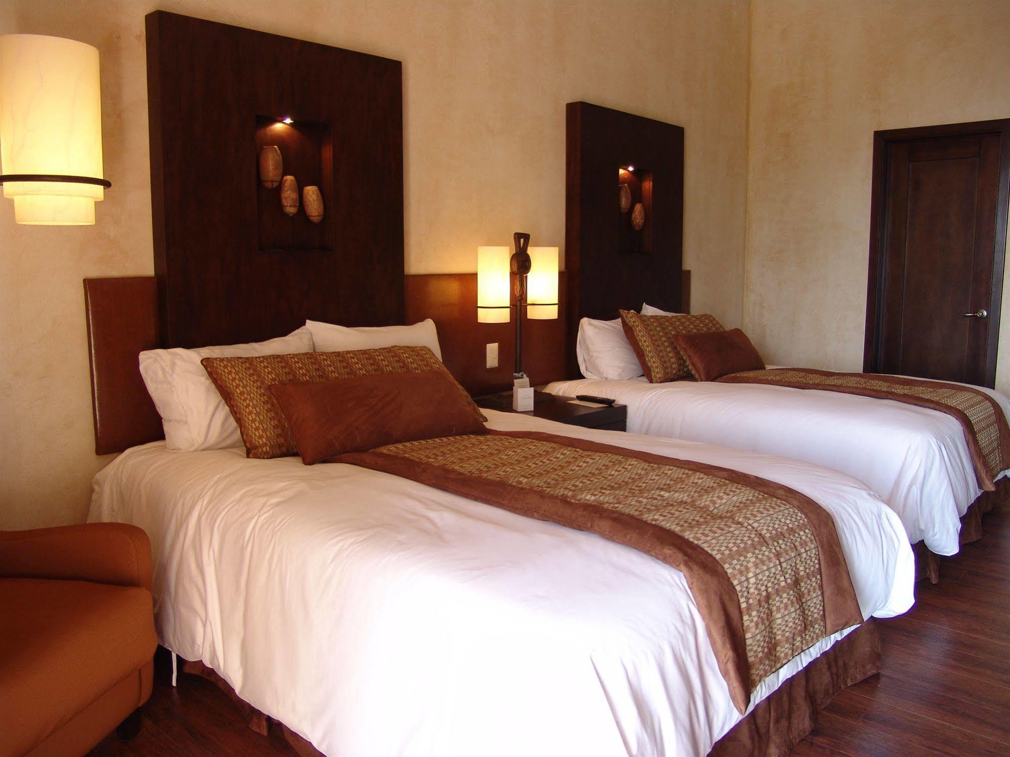 Hotel La Reunion Golf Resort And Residences Antigua Exterior photo